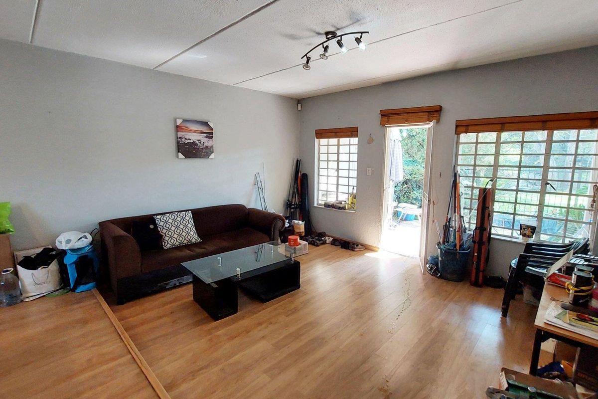 2 bedroom, 1 bathroom Ground Floor apartment with Direct Access to the Spruit - Photo 5