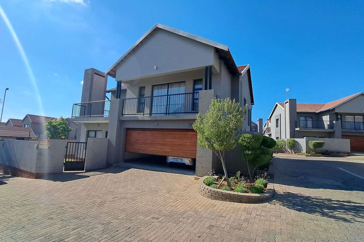 For the connoisseur home buyer who appreciates modern living with sleek style - Photo 2