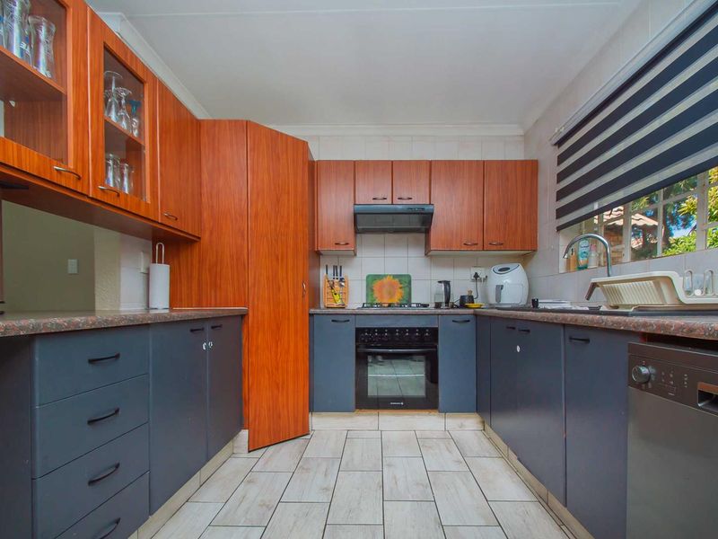 Modern Open Plan and Additional Work-From-Home. - Photo 6