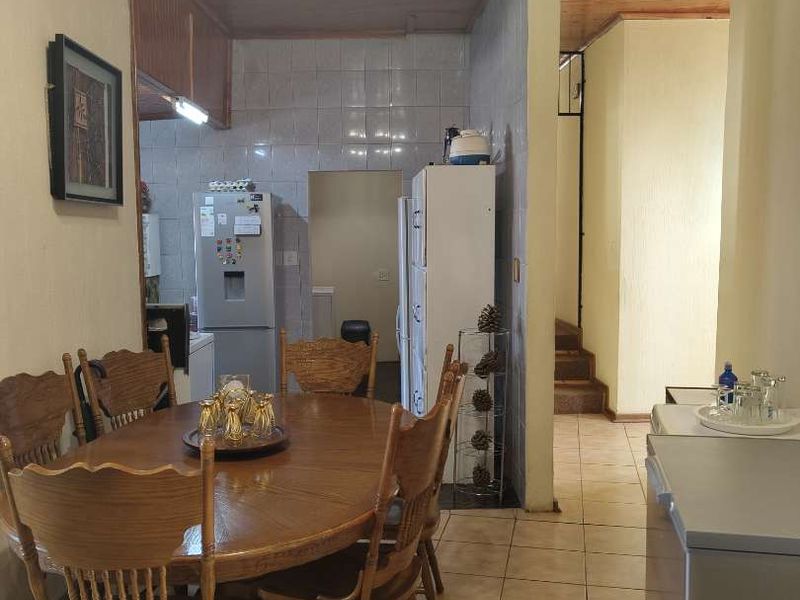 6 Bedroom Property for Sale in Volksrust - Photo 5