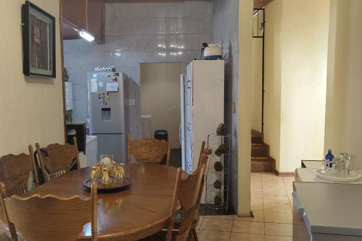 6 Bedroom Property for Sale in Volksrust - Photo 5