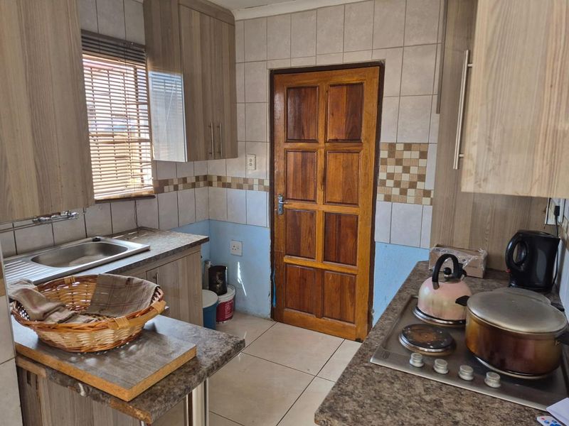 2 Bedroom House for Sale in Soshanguve East, Ext 3 - Photo 9