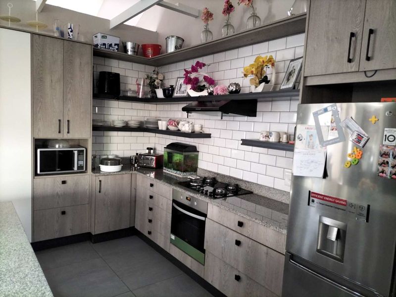 Pristine house in Stonehenge for sale. - Photo 5