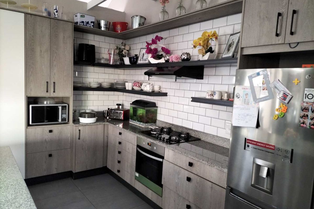 Pristine house in Stonehenge for sale. - Photo 5