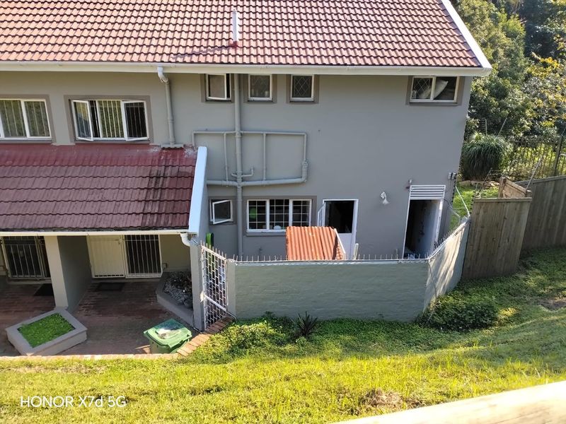 3 bedroom duplex, with small garden - Photo 1