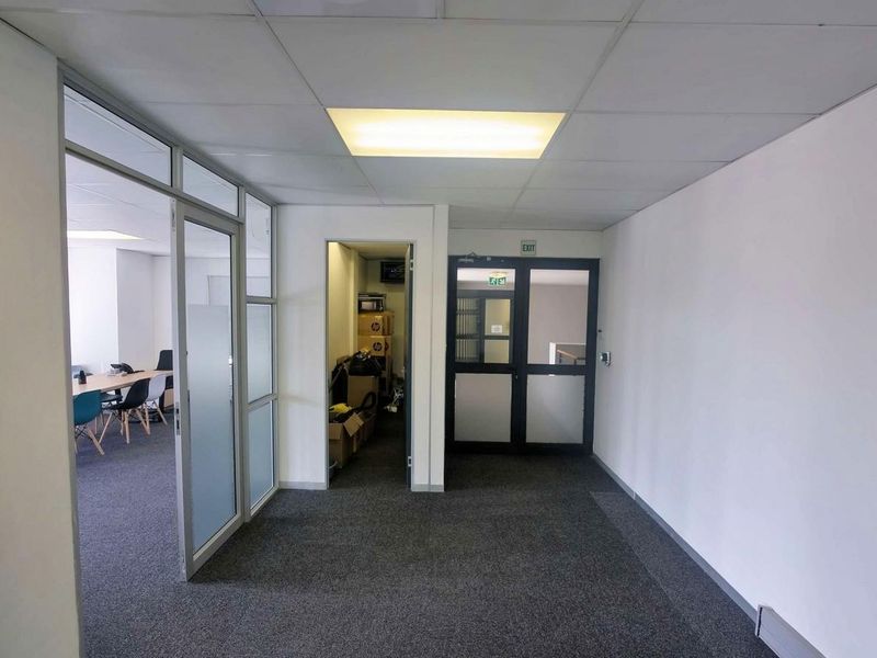 220sqm First-Floor Office To Let – The Estuaries, Century City - Photo 4