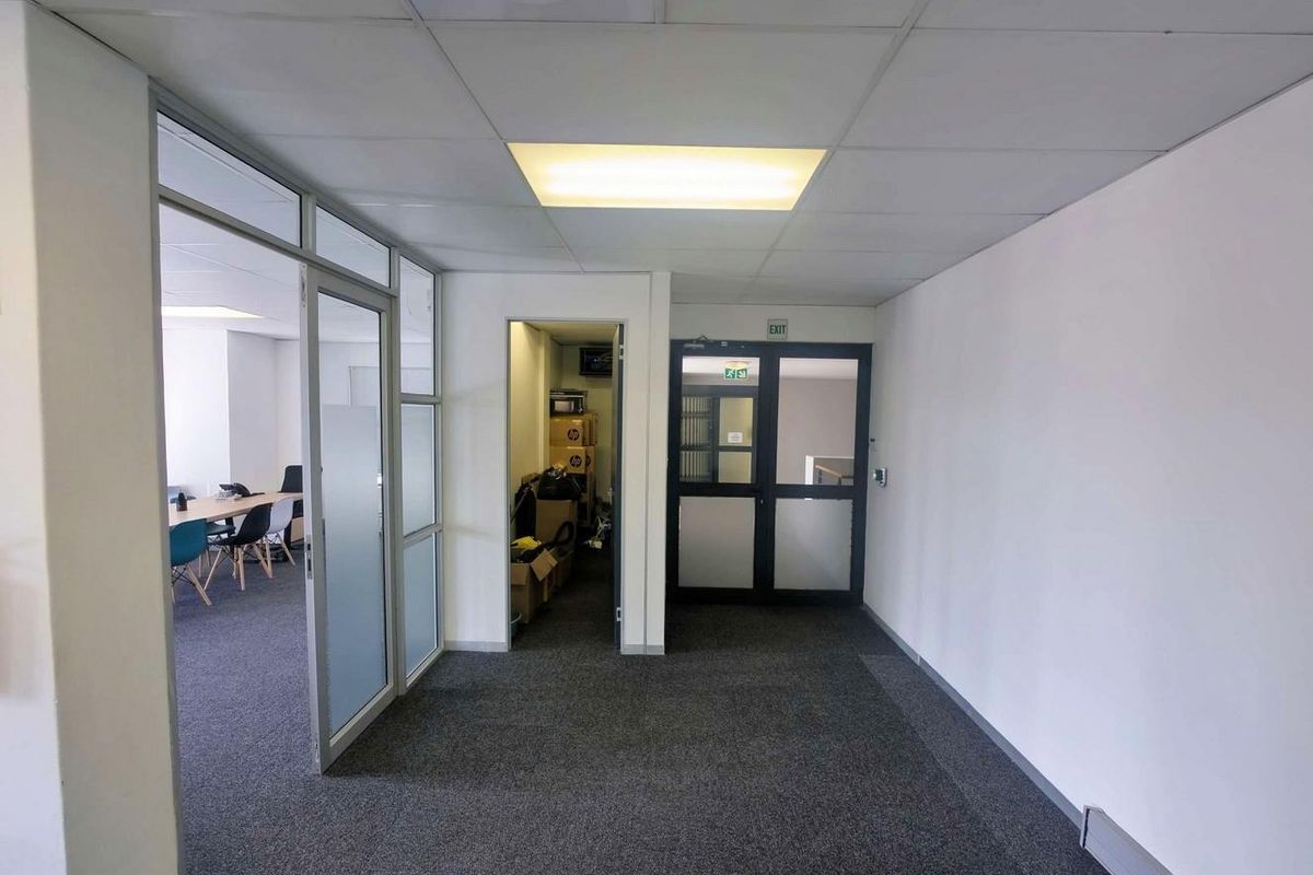 220sqm First-Floor Office To Let – The Estuaries, Century City - Photo 4