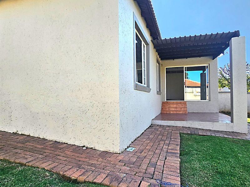 Your Dream Home in Honeydew Ridge Awaits! - Photo 2