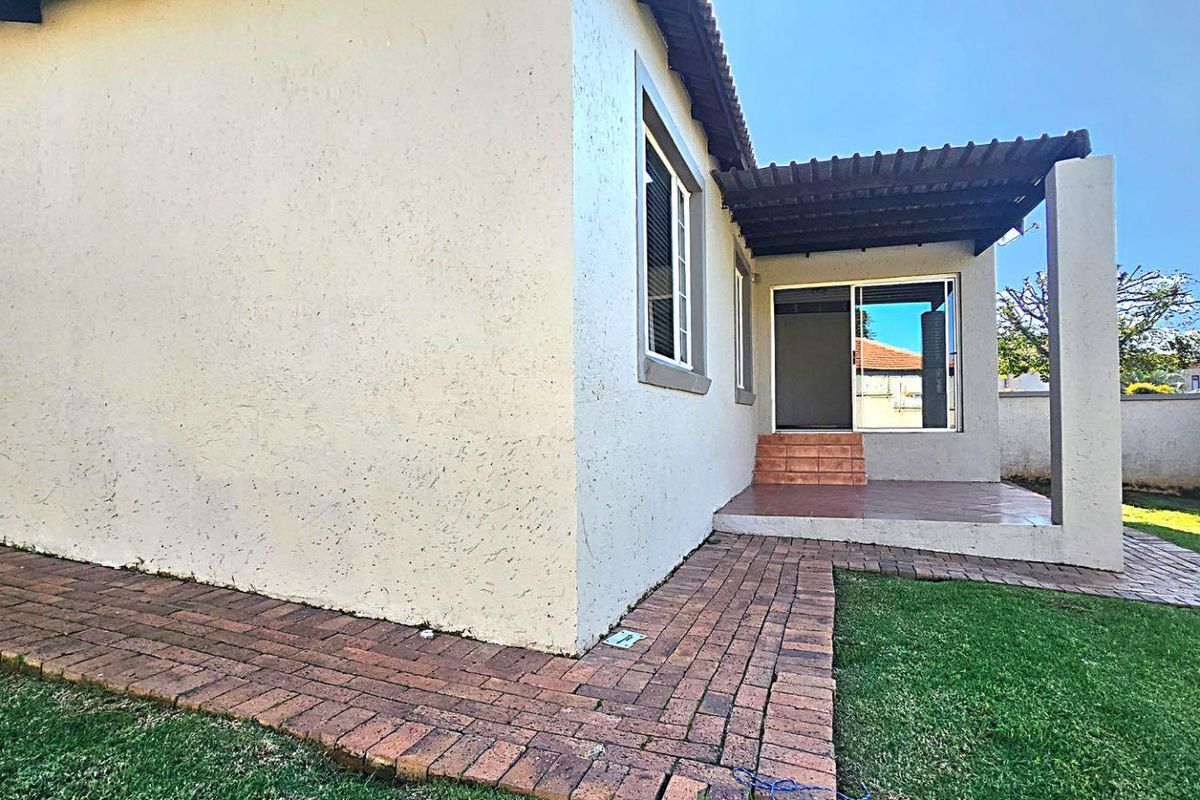 Your Dream Home in Honeydew Ridge Awaits! - Photo 2