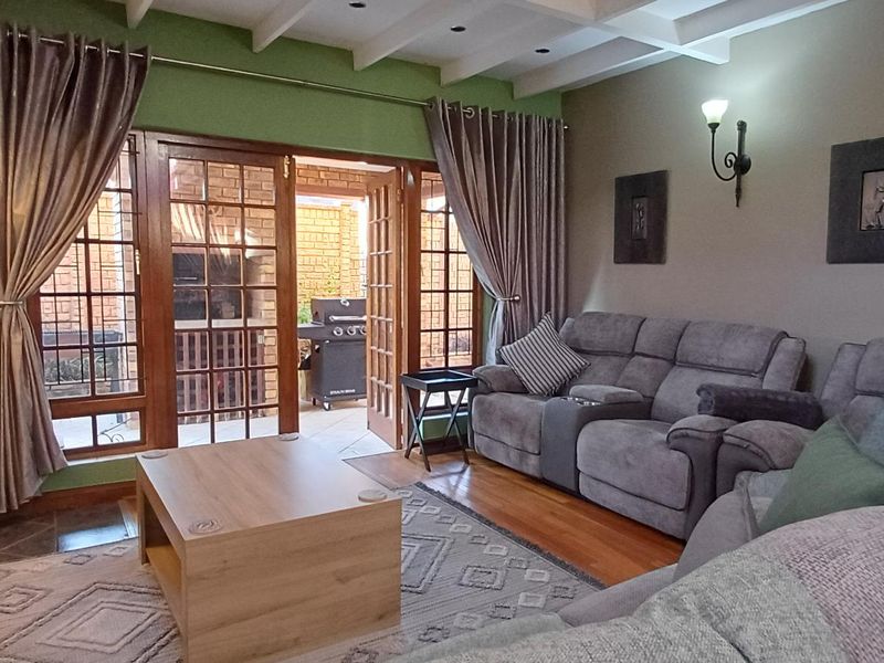 Secure, spasious and designed for modern living - Photo 2