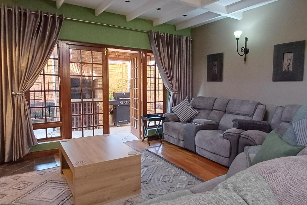 Secure, spasious and designed for modern living - Photo 2