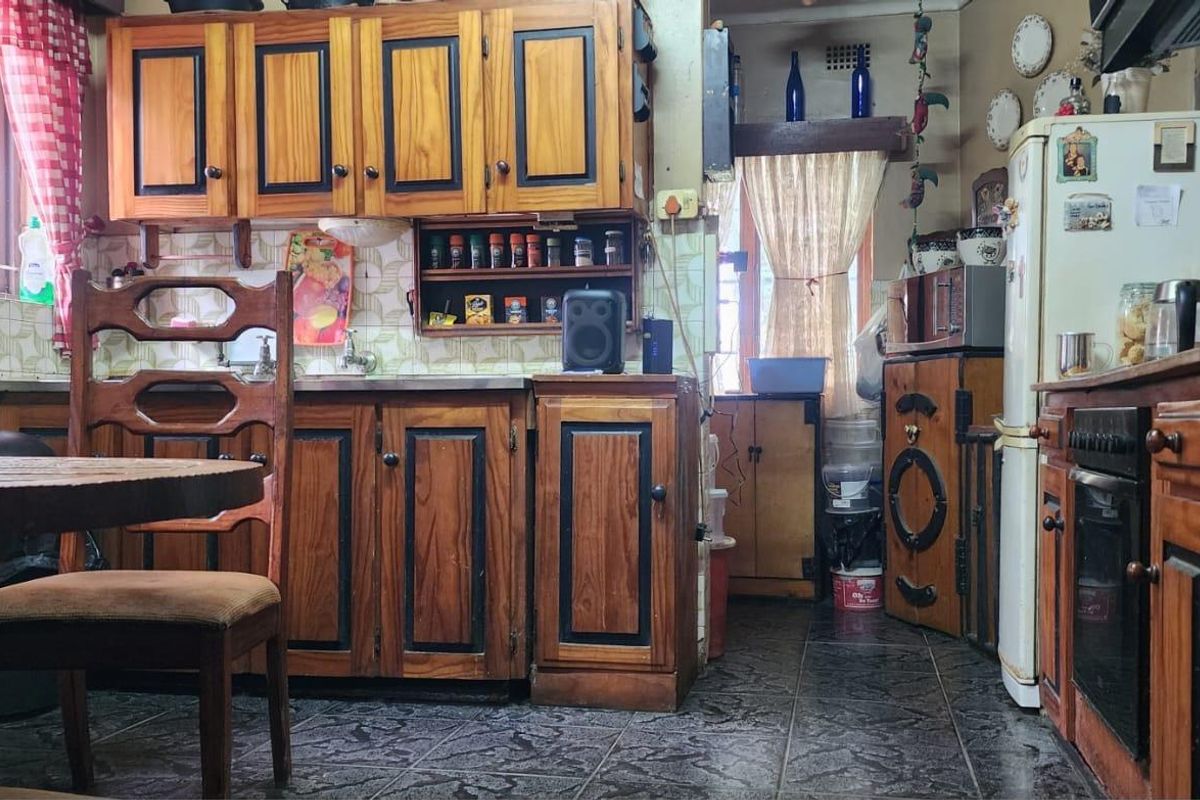 Fixer-Upper with Endless Potential - Photo 2