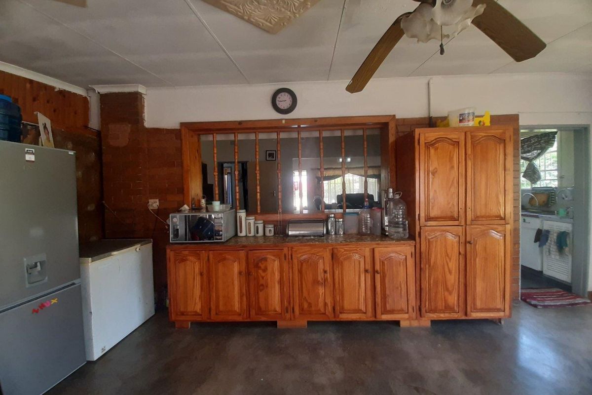 Family Home with Cottage for Sale - Photo 5