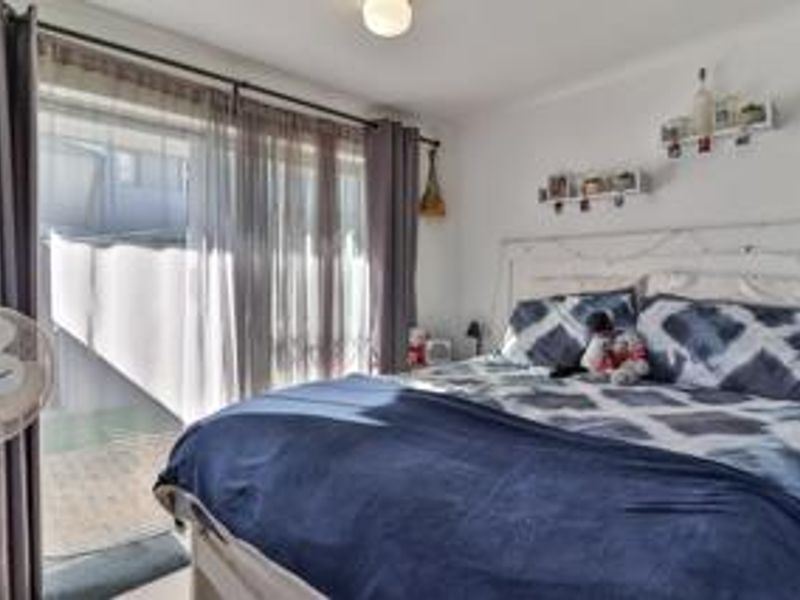 Beautiful 1 Bedroom Apartment for Sale in Secure Complex - Photo 2