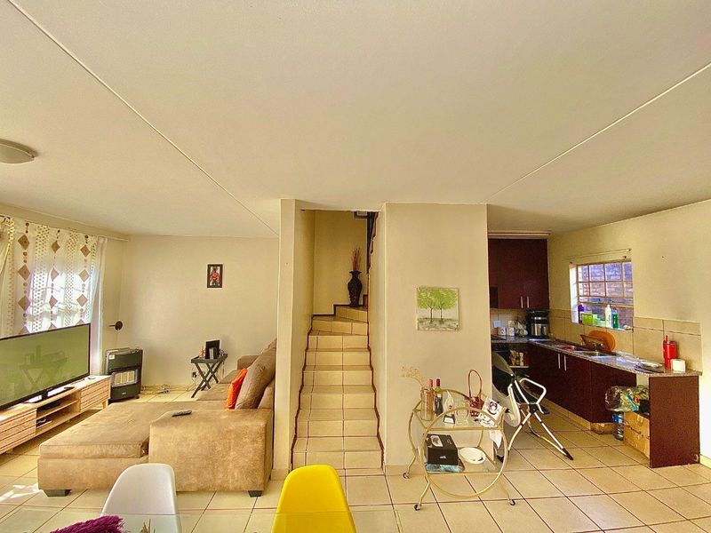 Charming Family Home in Secure Community - Photo 9