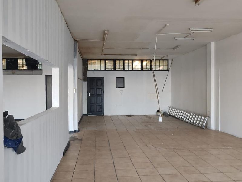 Unlock the potential with this prime space - Photo 10