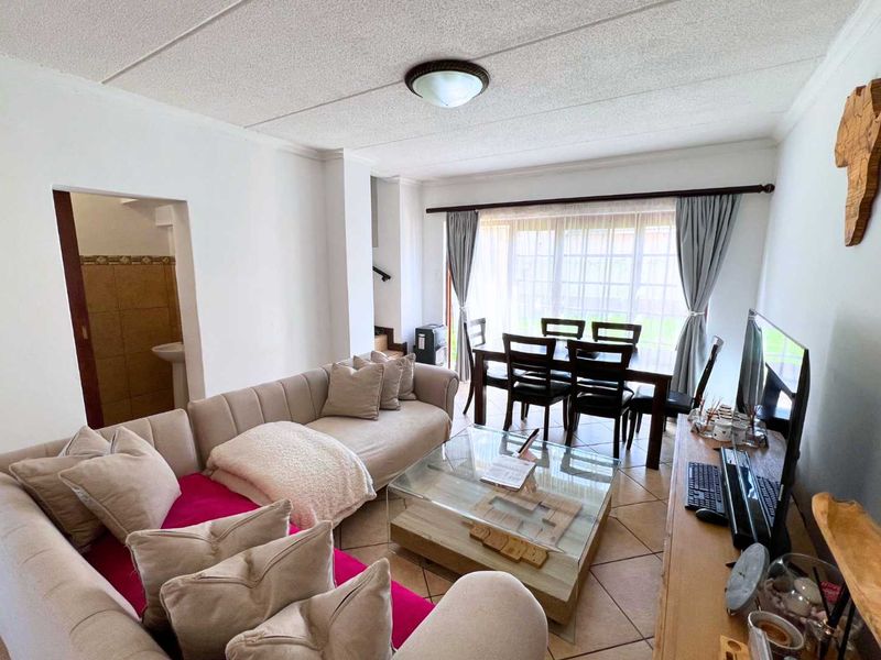 Two Bedroom townhouse to let in Montana - Photo 7