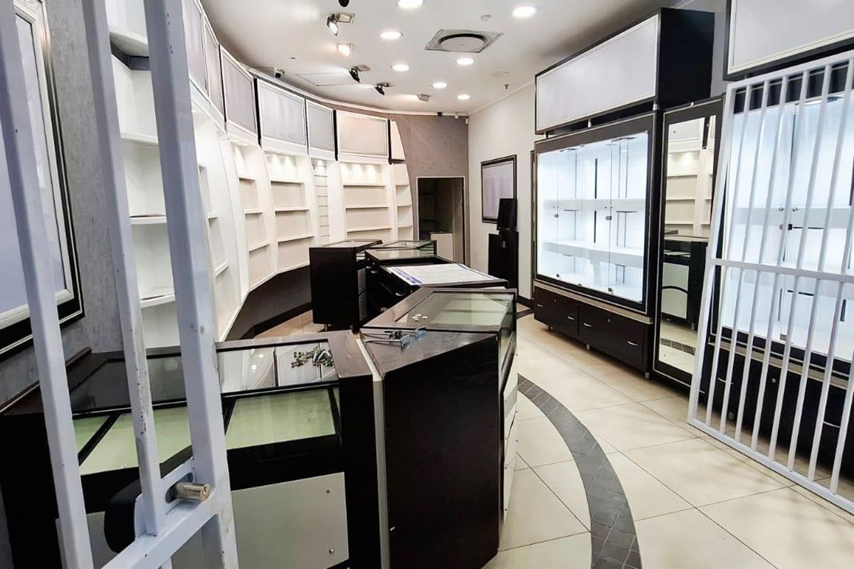 **Shopping Mall Space Unmatched with High Visibility*Larger Option Is Also Available - Photo 5