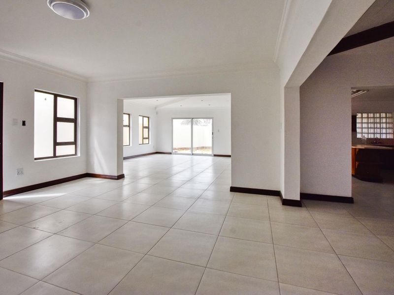 Meersig, Walvis Bay:  Newly Renovated home in Meersig Proper is for Sale - Photo 10