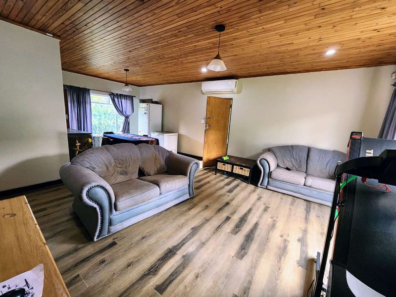 Stunning 4-Bedroom Off-The-Grid Home - Photo 4