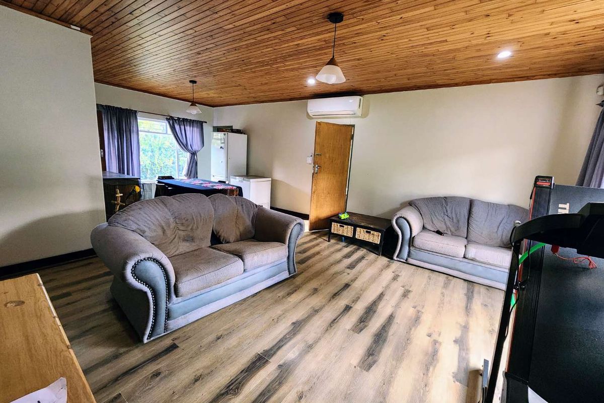 Stunning 4-Bedroom Off-The-Grid Home - Photo 4