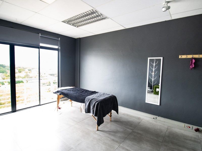 Wheelchair-Accessible Office with Lift & Secure Parking – Ballito Central - Photo 7