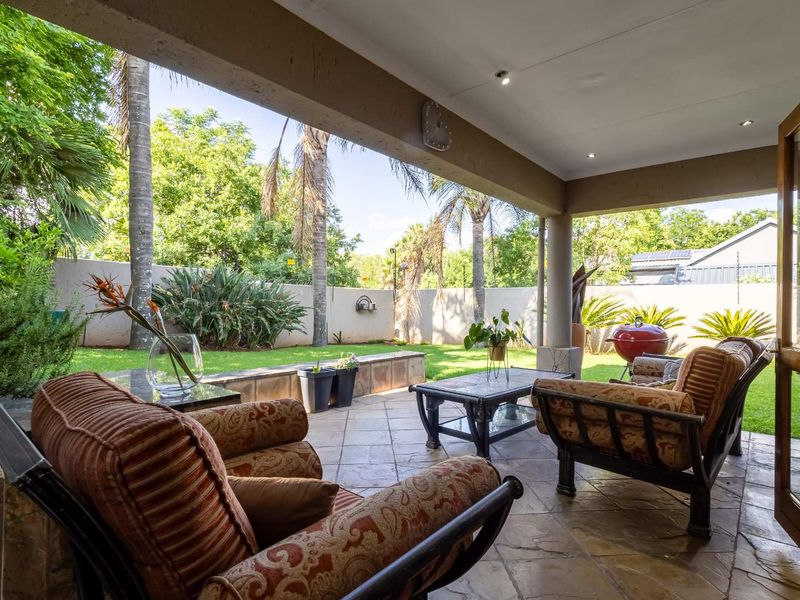 3 BEDROOM GARDEN HOME WITH BACK-UP POWER IN SECURE ESTATE IN RIVONIA - Photo 3