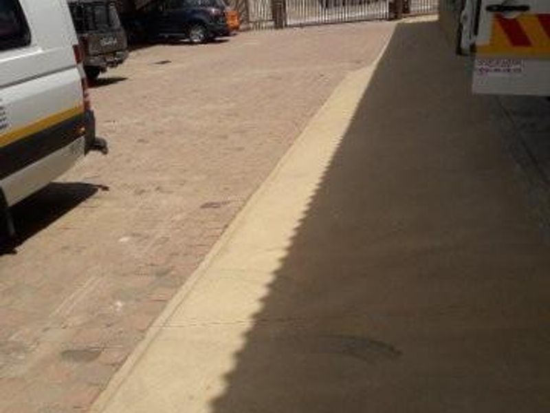 WAREHOUSE TO LET - LAFRENZ INDUSTRIAL. - Photo 8