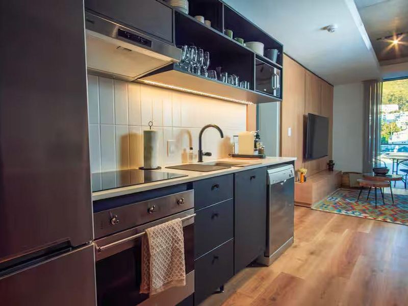 Stylish Apartment at Station House - Photo 8