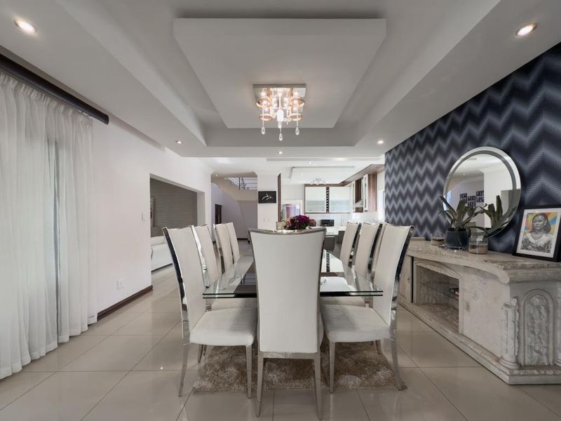 Grand Private Cul-de-Sac Residence with Exceptional Dual-Living Potential - Photo 9