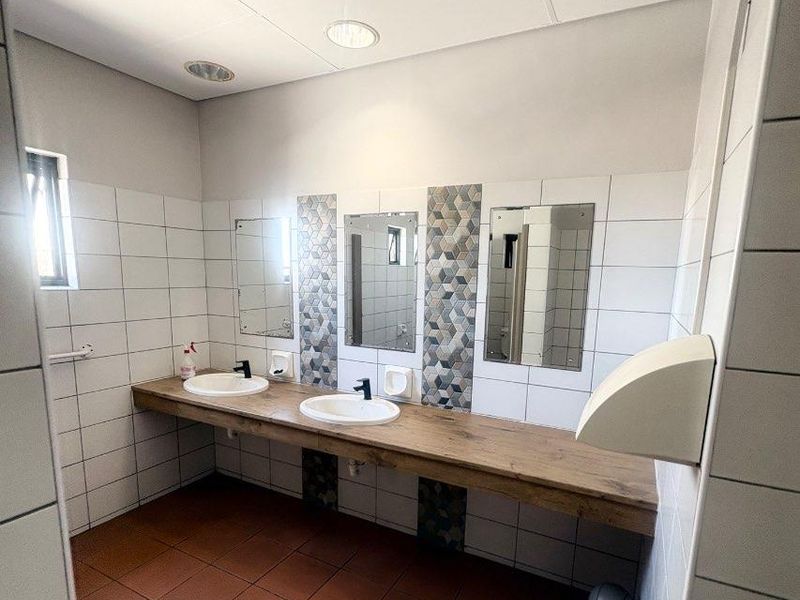 Office To Rent in Walvis Bay - Photo 7