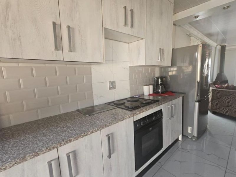 3 Bedroom House for Sale in Kibler Park with Flatlet - Photo 4