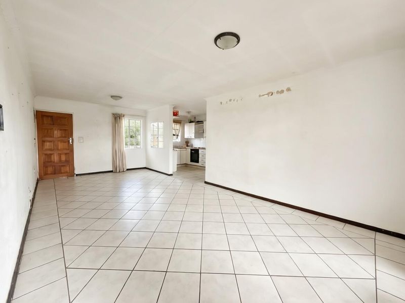 Unlock Value in Elarduspark: 2-Bed, 2-Bath Unit with Great Potential - Photo 4