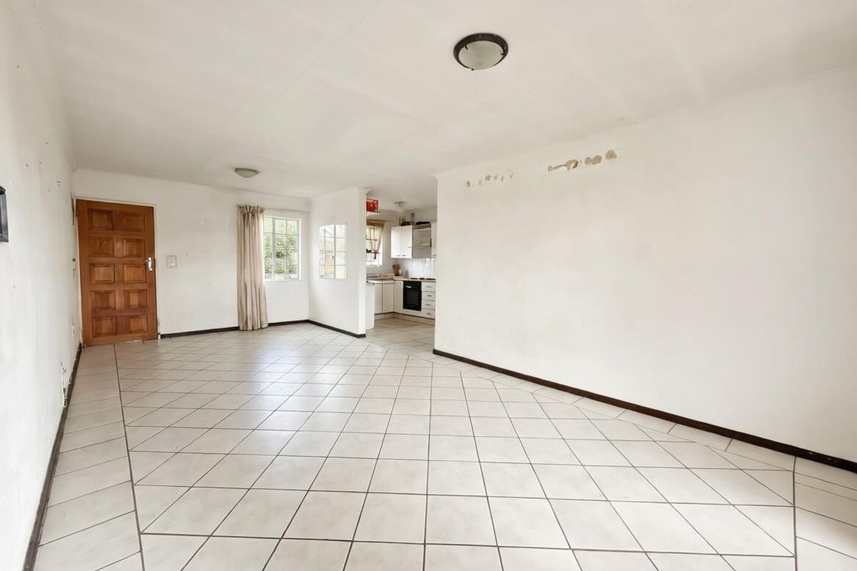 Unlock Value in Elarduspark: 2-Bed, 2-Bath Unit with Great Potential - Photo 4