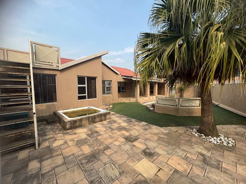 Family home for sale in Brackendowns - Photo 2