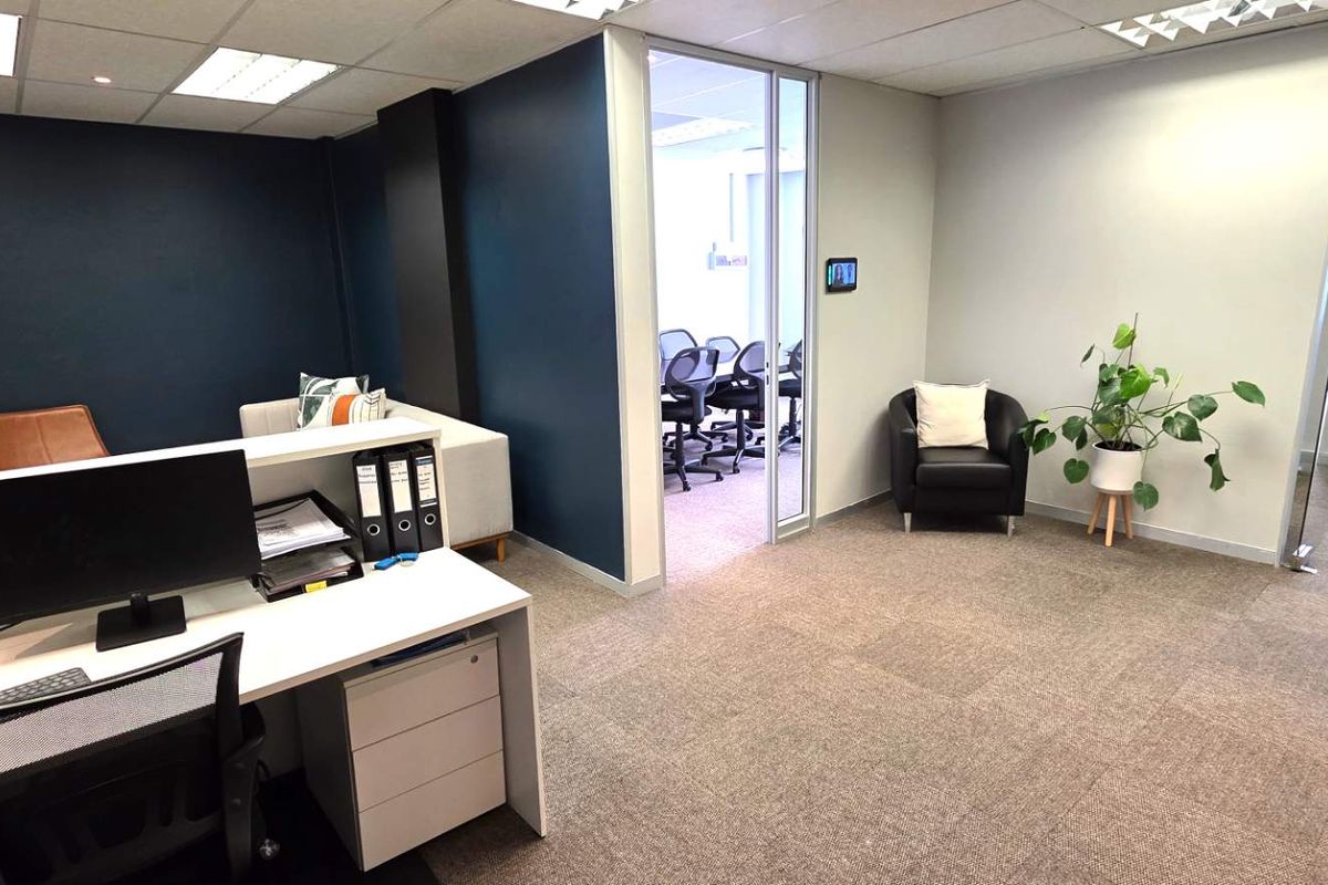 First Floor Office in Secure Complex - Photo 3