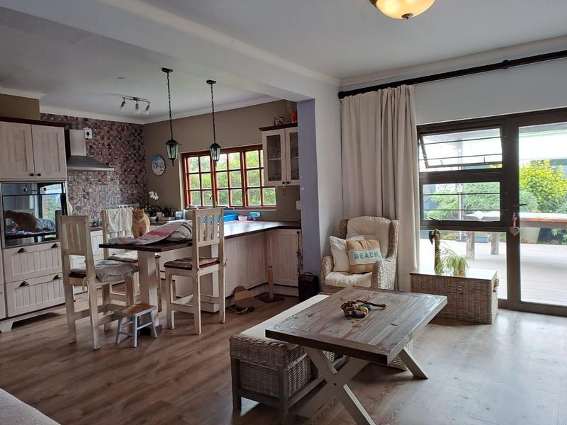 Dream Beach House in Swakopmund: Coastal Luxury Meets Family Comfort - Photo 2