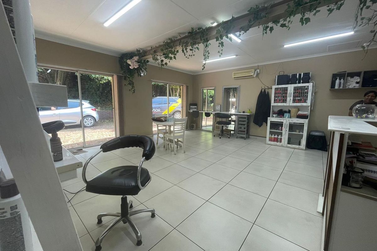 4 Bedroom Prime Investment Opportunity on Sneeuberg Street, Glenvista - Photo 2