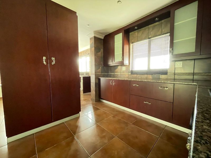 BEAUTIFUL FAMILY HOME FOR SALE IN AMBERFIELD RIDGE ESTATE!!! - Photo 9