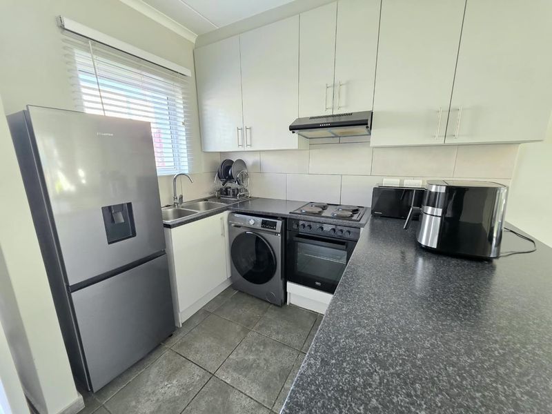 FURNISHED 3-BEDROOM TOWNHOUSE TO RENT IN HAASENDAL - Photo 5