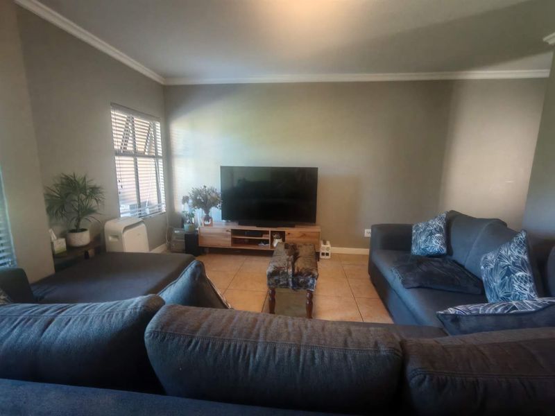 EXCLUSIVE MANDATE -SPACIOUS APARTMENT OVERLOOKING THE GOLF COURSE - Photo 6