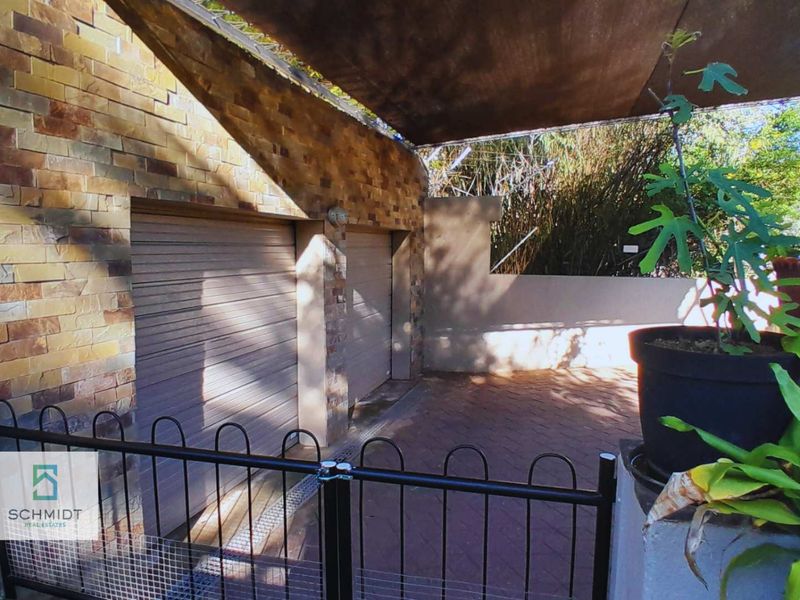 For Sale: Elegant 5-Bedroom Residence with Consulting Rooms - Photo 9