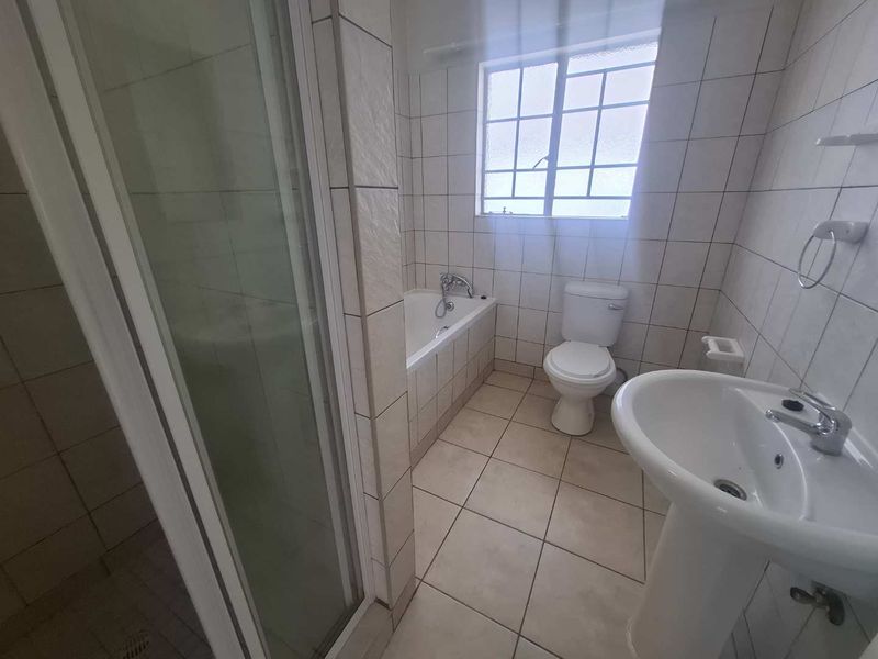 Excellent investment or first home - Photo 3