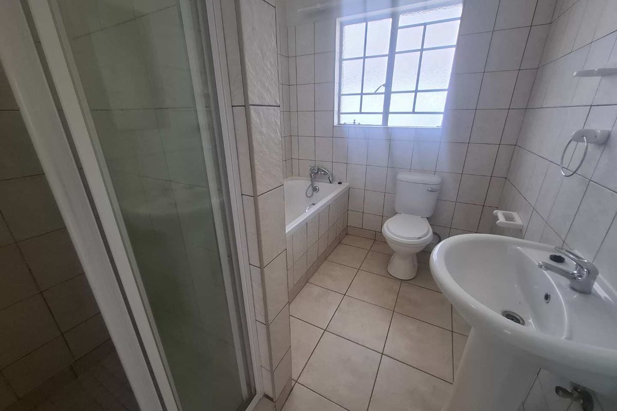 Excellent investment or first home - Photo 3