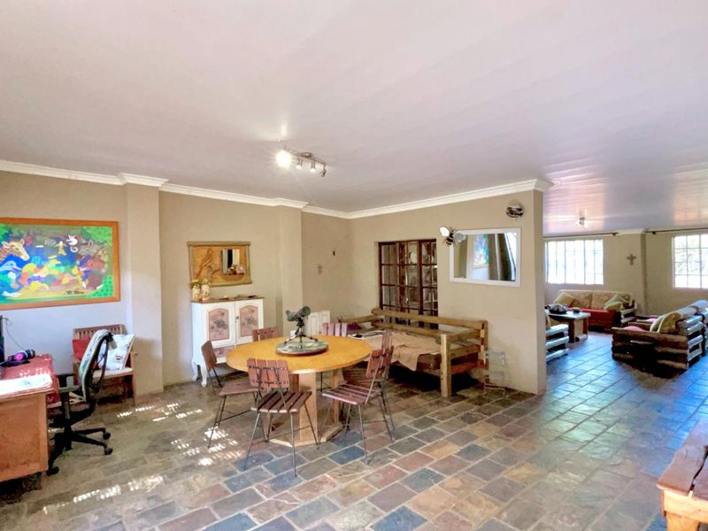 ***7ha Bushveld Property with Equestrian Facilities, Storerooms & Borehole – Kameeldrift West*** - Photo 10