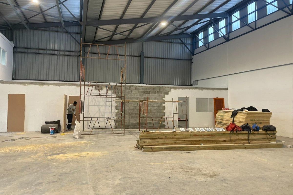 Refurbished 350m2 Mini Factory To Let | Prime Location Near Tokai. - Photo 4