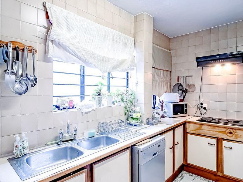 Spacious 3 bedroom ground floor flat - Photo 9