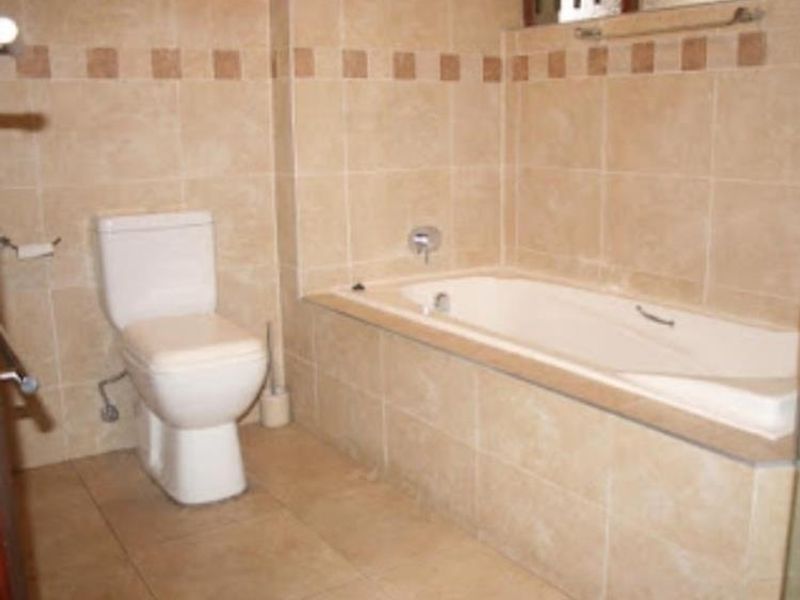 Unfurnished 2 Bed 2 Bath apartment - Photo 7