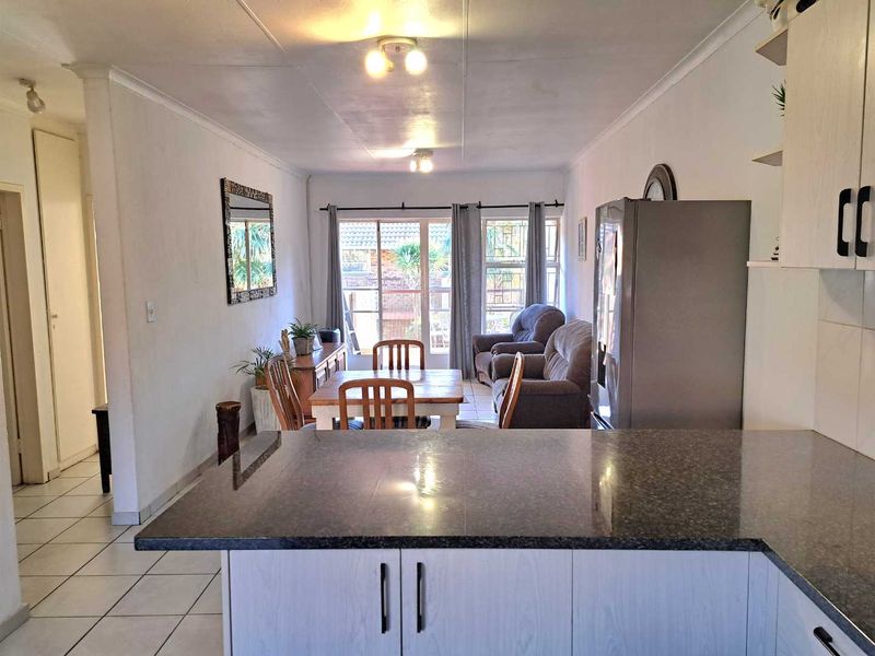 2 Bedroom Apartment for Sale in Ravenswood - Photo 5
