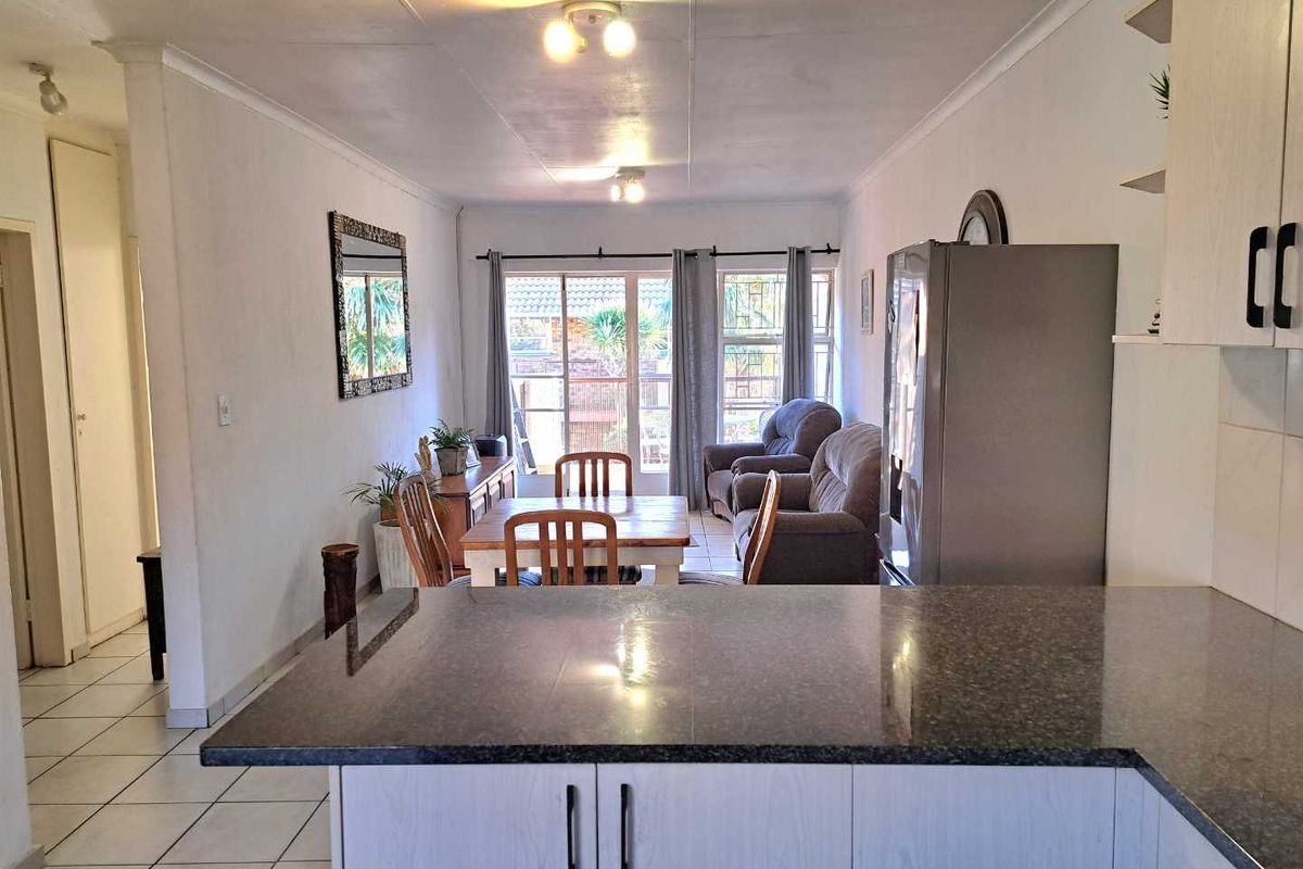 2 Bedroom Apartment for Sale in Ravenswood - Photo 5